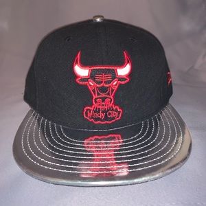 Black metallic silver Bulls snapback